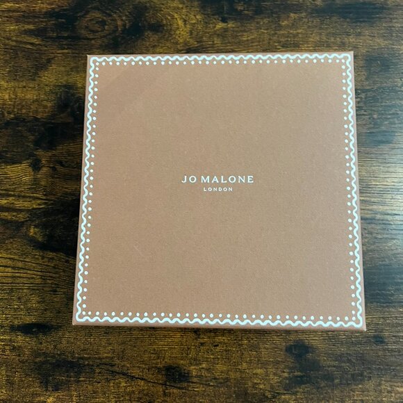 Jo Malone Ginger Bread Limited Edition Gift Box - Picture 2 of 8
